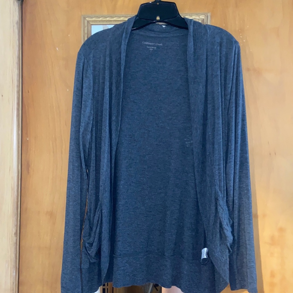 BARELY WORN Cardigan w/pockets